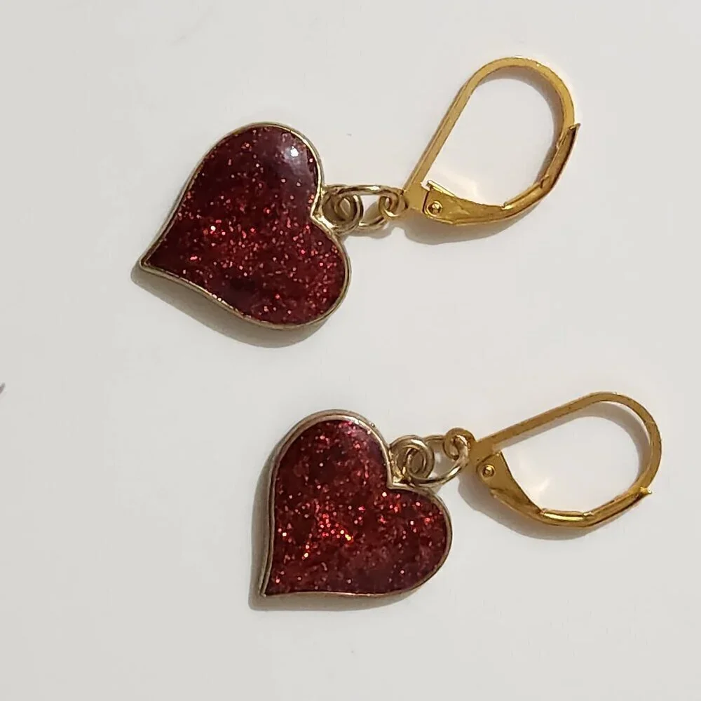 Hand Crafted Heart Charm Pierced Earrings Red Speckled Gold Lever Back